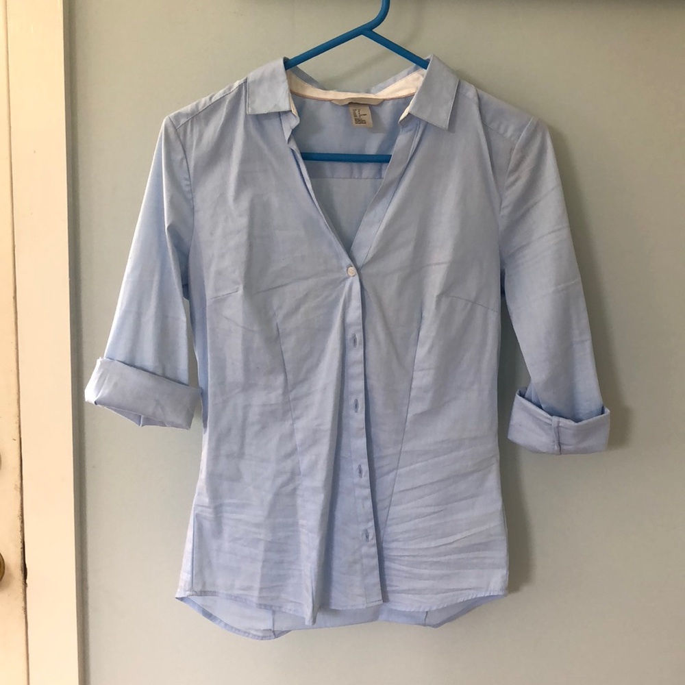 LIGHT BLUE LINEN button down top!
